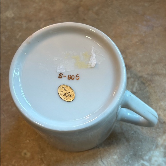 Charming Virginia Souvenir Mug - White with Gold Accents Hand Crafted in Japan - Picture 5 of 7